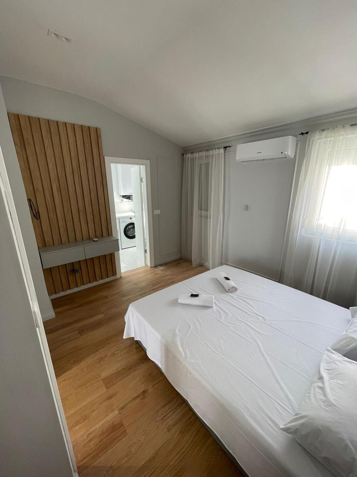 Lungomare Apartments Petrovac Εξωτερικό φωτογραφία